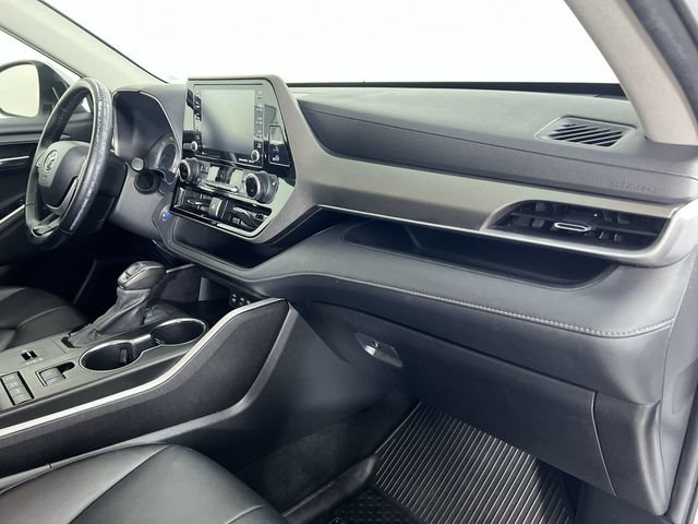 Used 2022 Toyota Highlander XLE AWD/4WD image 30