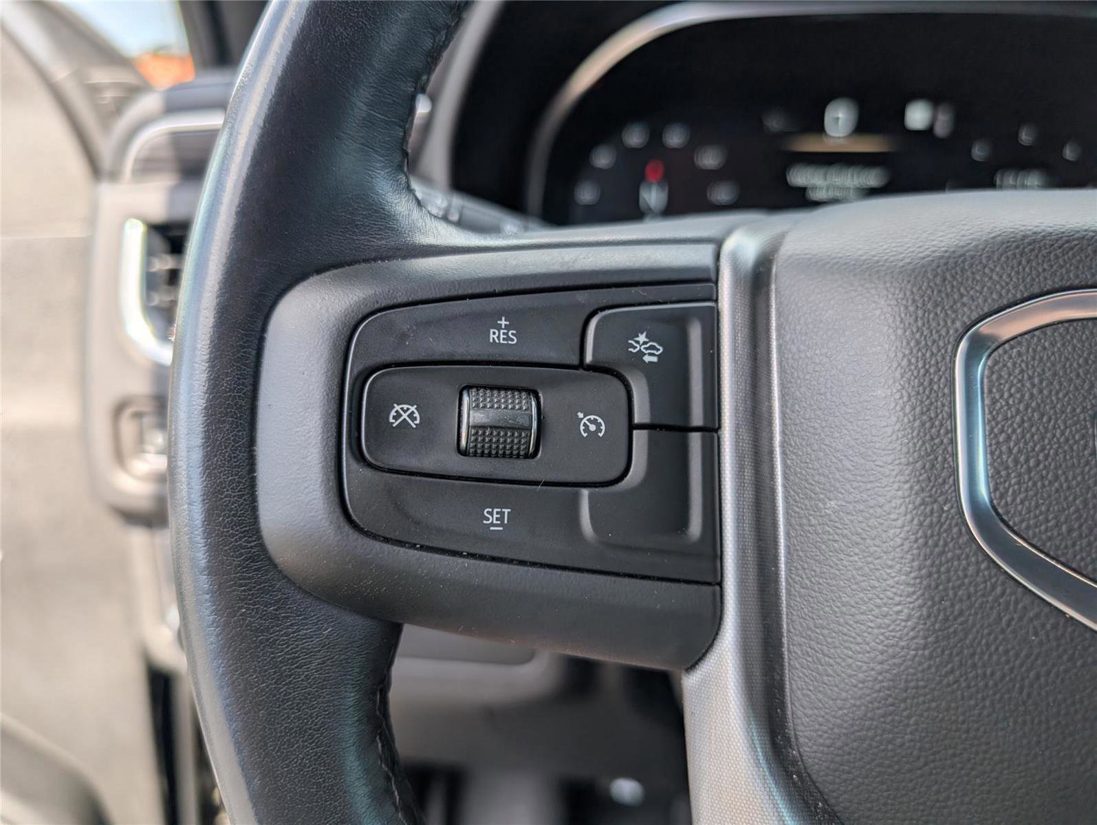 Used 2023 GMC Yukon SLT RWD image 25