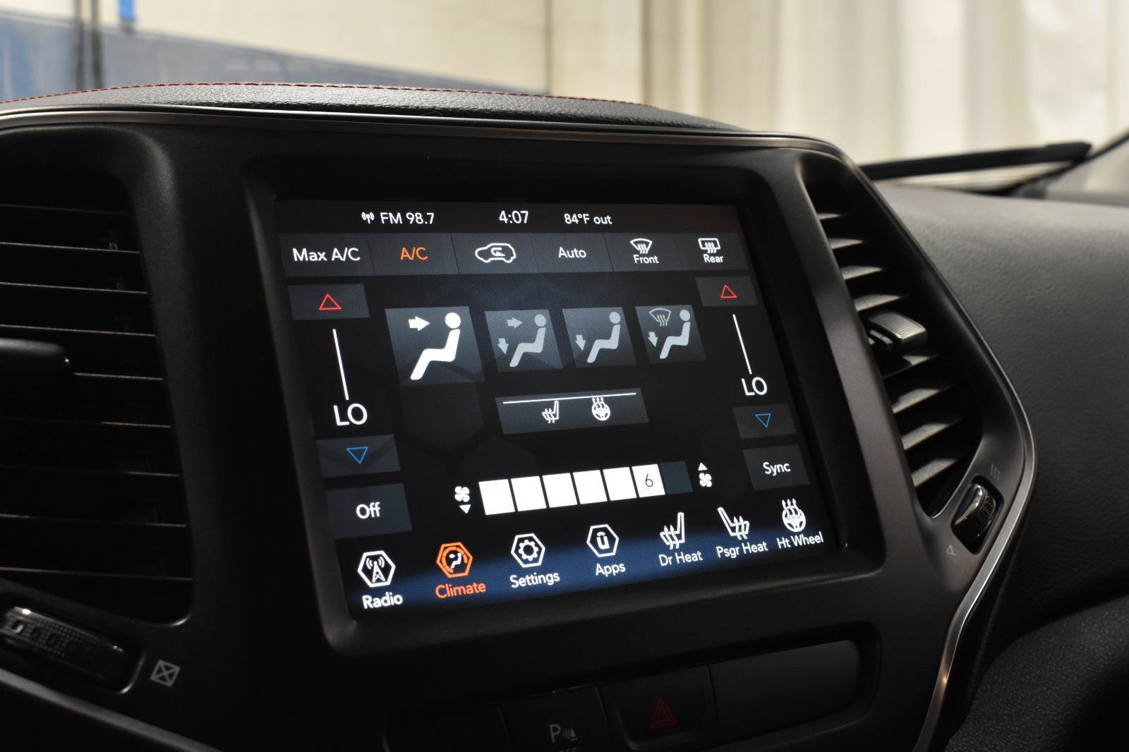 Used 2020 Jeep Cherokee Trailhawk w/ Cold Weather Group AWD/4WD image 16