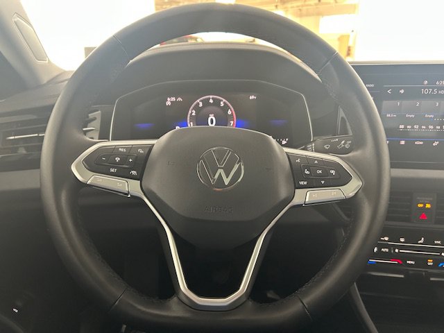 Used 2025 Volkswagen Jetta SE FWD image 18