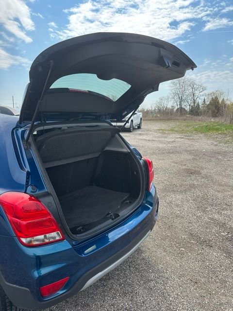 Used 2019 Chevrolet Trax LT w/ LT Convenience Package image 12