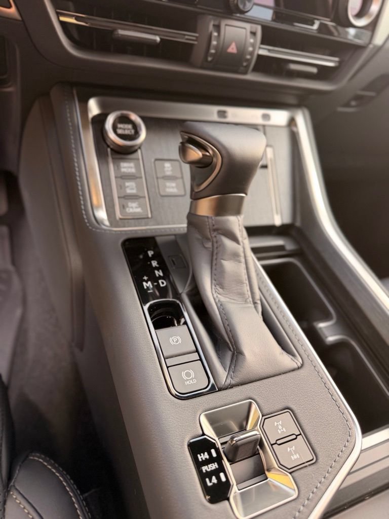 Used 2026 Lexus GX 550 AWD/4WD image 12