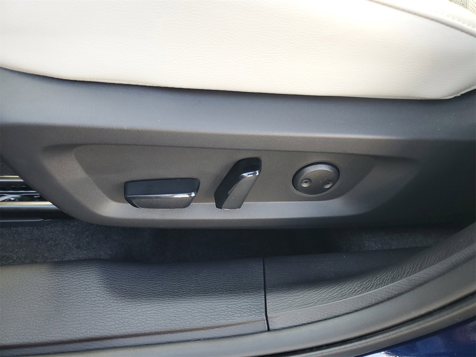 New 2025 Mitsubishi Outlander SEL image 7