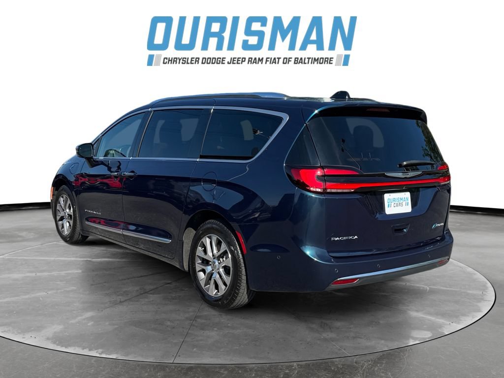 Used 2023 Chrysler Pacifica Pinnacle FWD image 4