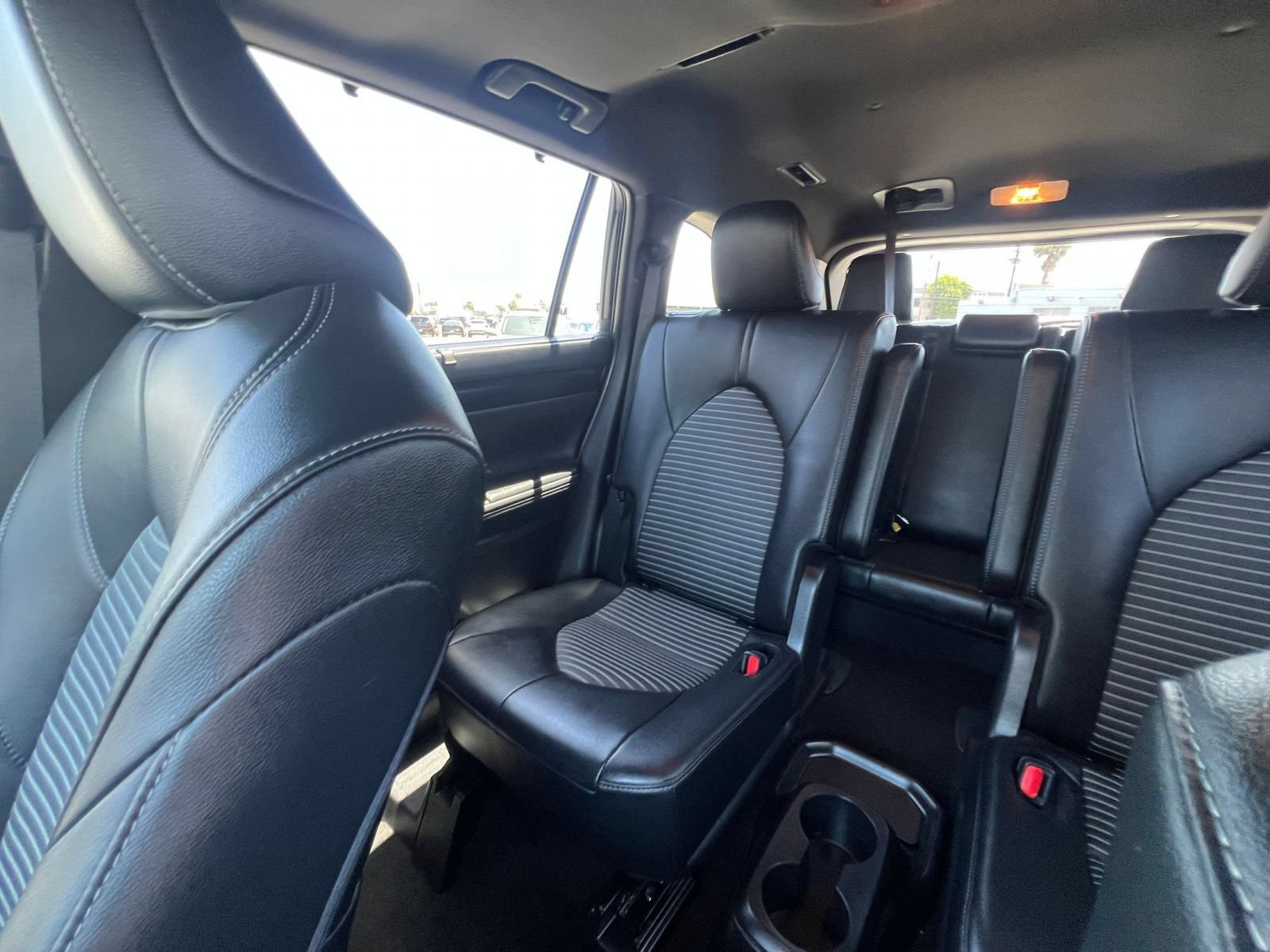 Used 2025 Toyota Highlander XSE AWD/4WD image 44