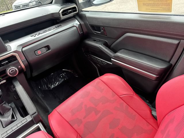 Used 2025 Toyota Tacoma SR5 AWD/4WD image 19