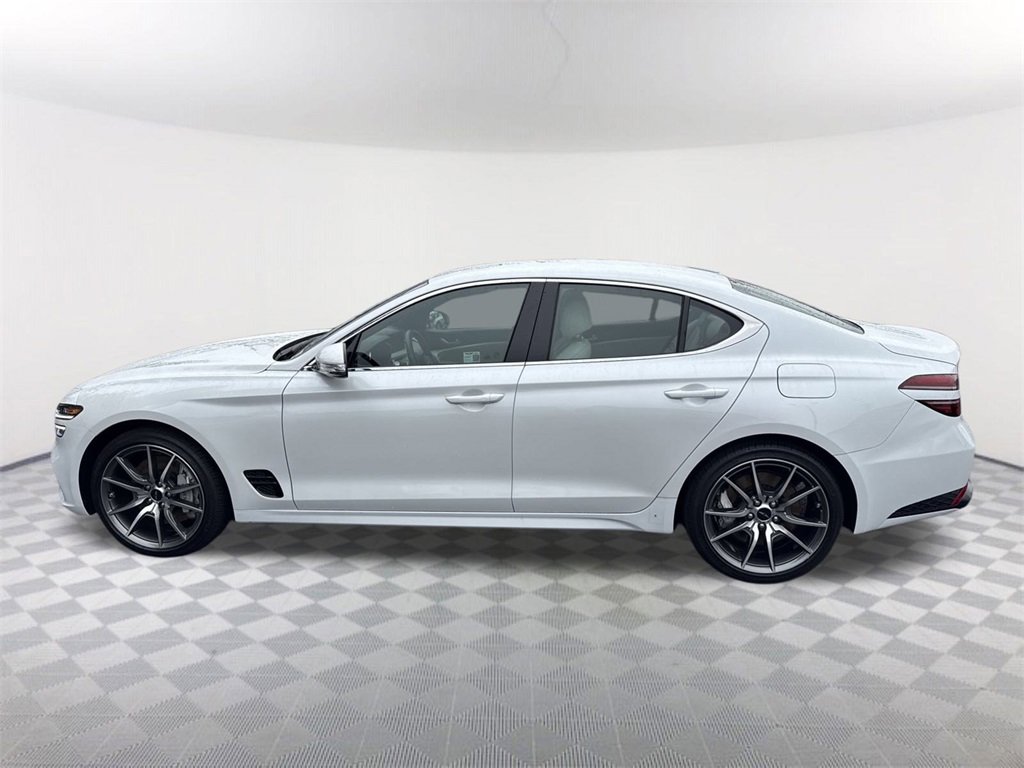 Used 2025 Genesis G70 2.5T image 8