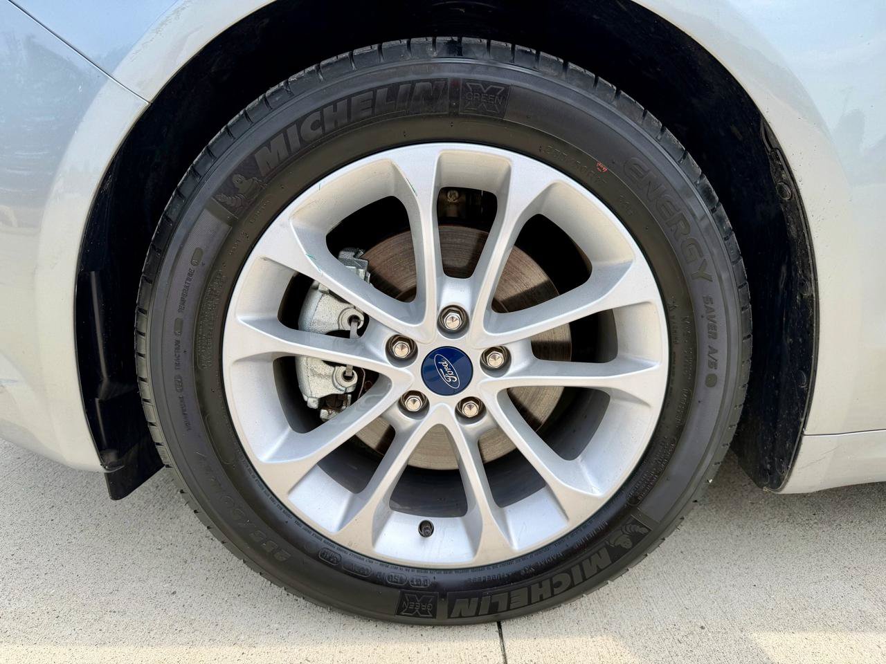 Used 2020 Ford Fusion SE FWD image 31