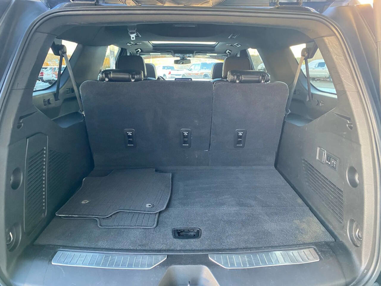 Used 2021 Chevrolet Suburban RST w/ Luxury Package image 28