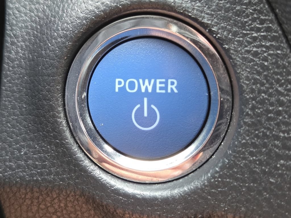 Used 2022 Toyota RAV4 Limited AWD/4WD image 37