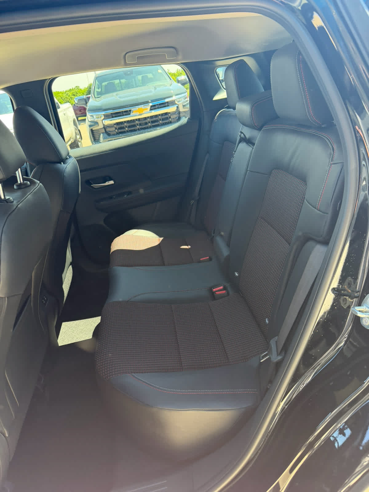 Used 2025 Nissan Kicks SR AWD/4WD image 7