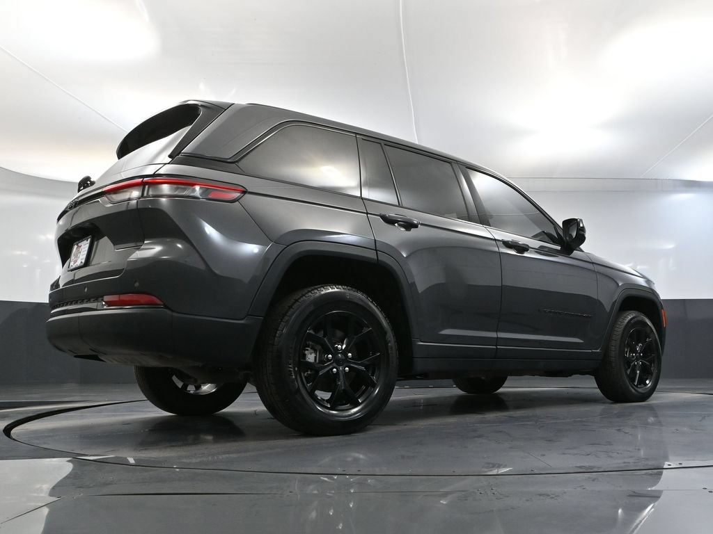 Used 2024 Jeep Grand Cherokee Altitude AWD/4WD image 44