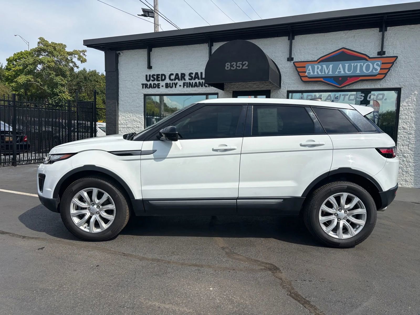 Used 2019 Land Rover Range Rover Evoque SE Premium image 5