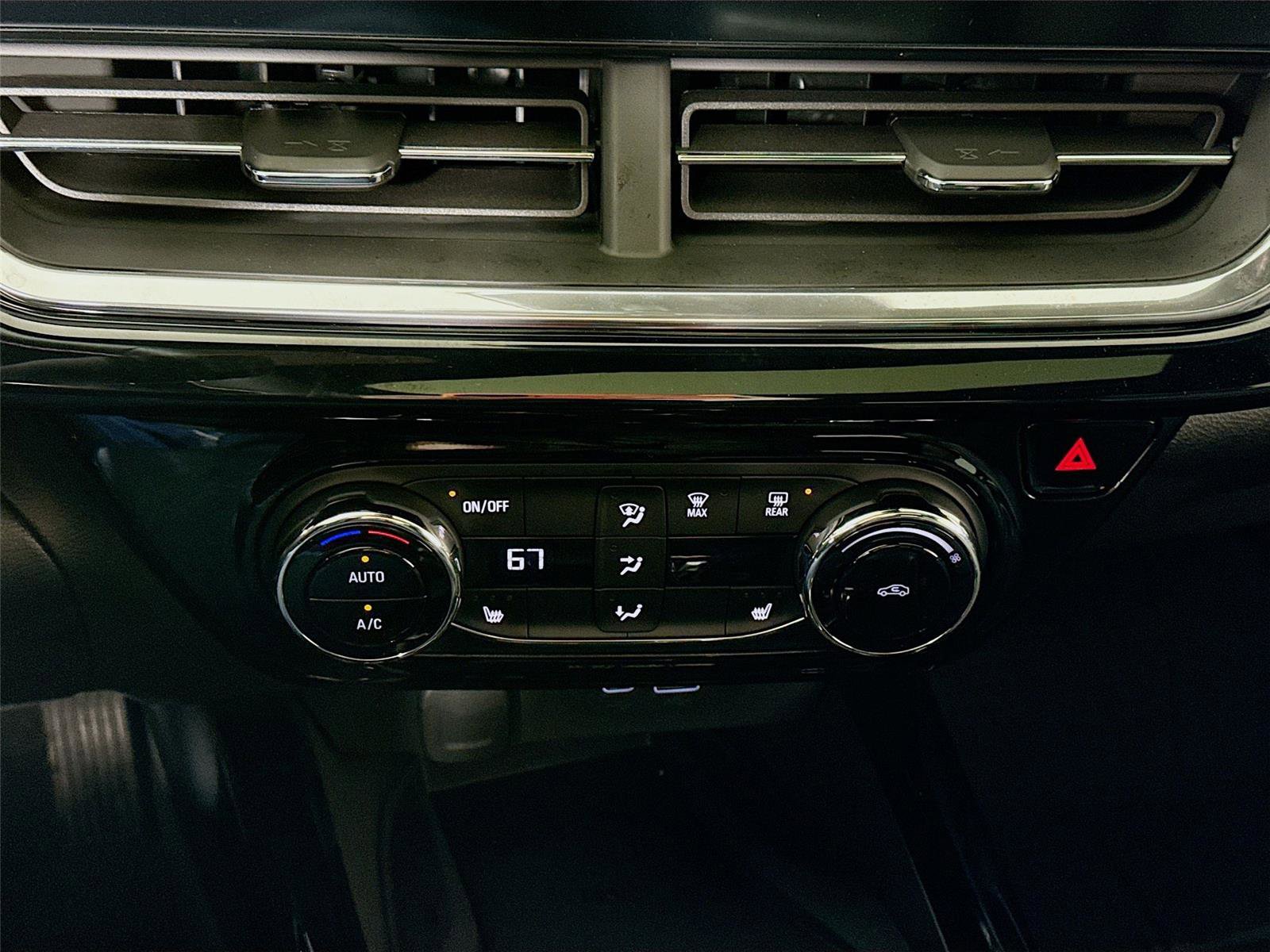 New 2025 Chevrolet Trax RS w/ Sunroof Package image 11