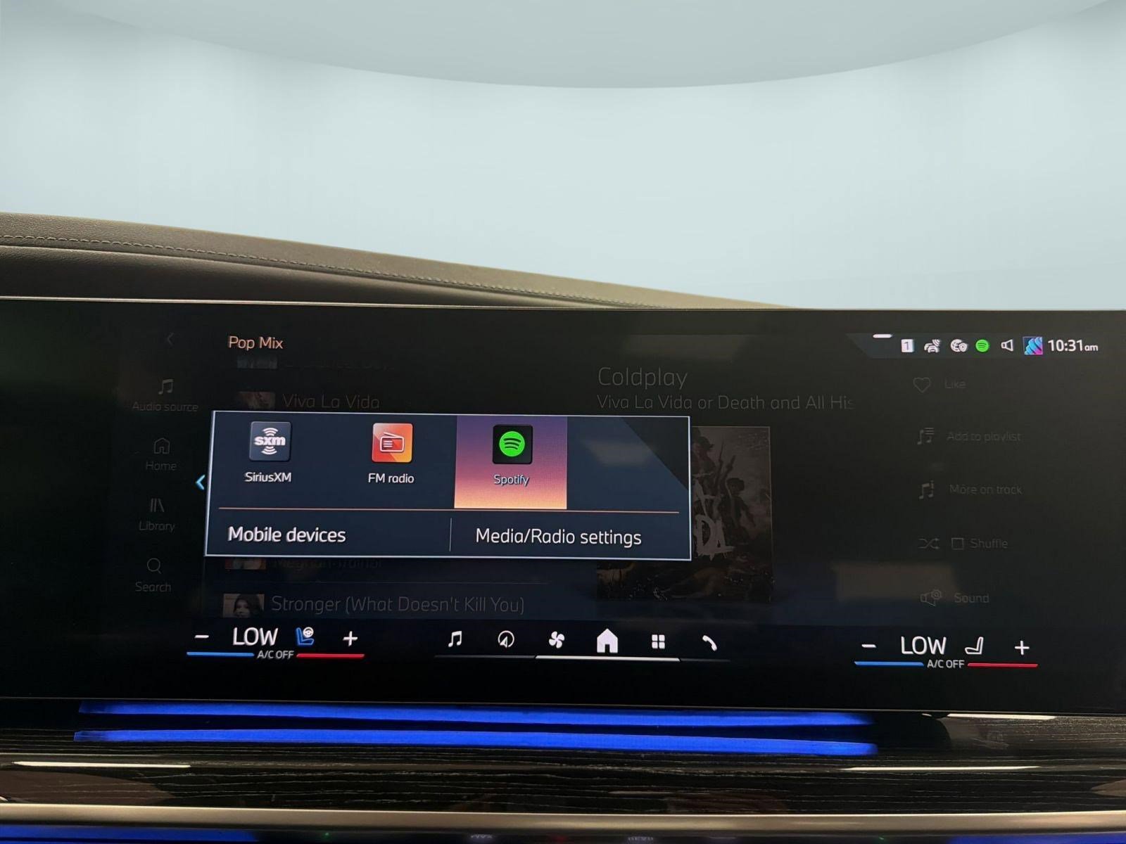 Used 2024 BMW i7 xDrive60 w/ Executive Package AWD/4WD image 25