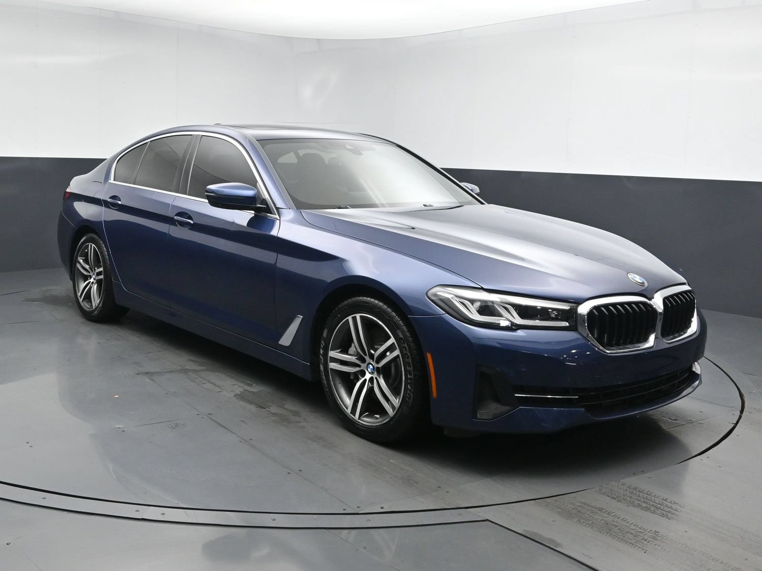 Used 2021 BMW 530i xDrive w/ Convenience Package AWD/4WD image 2