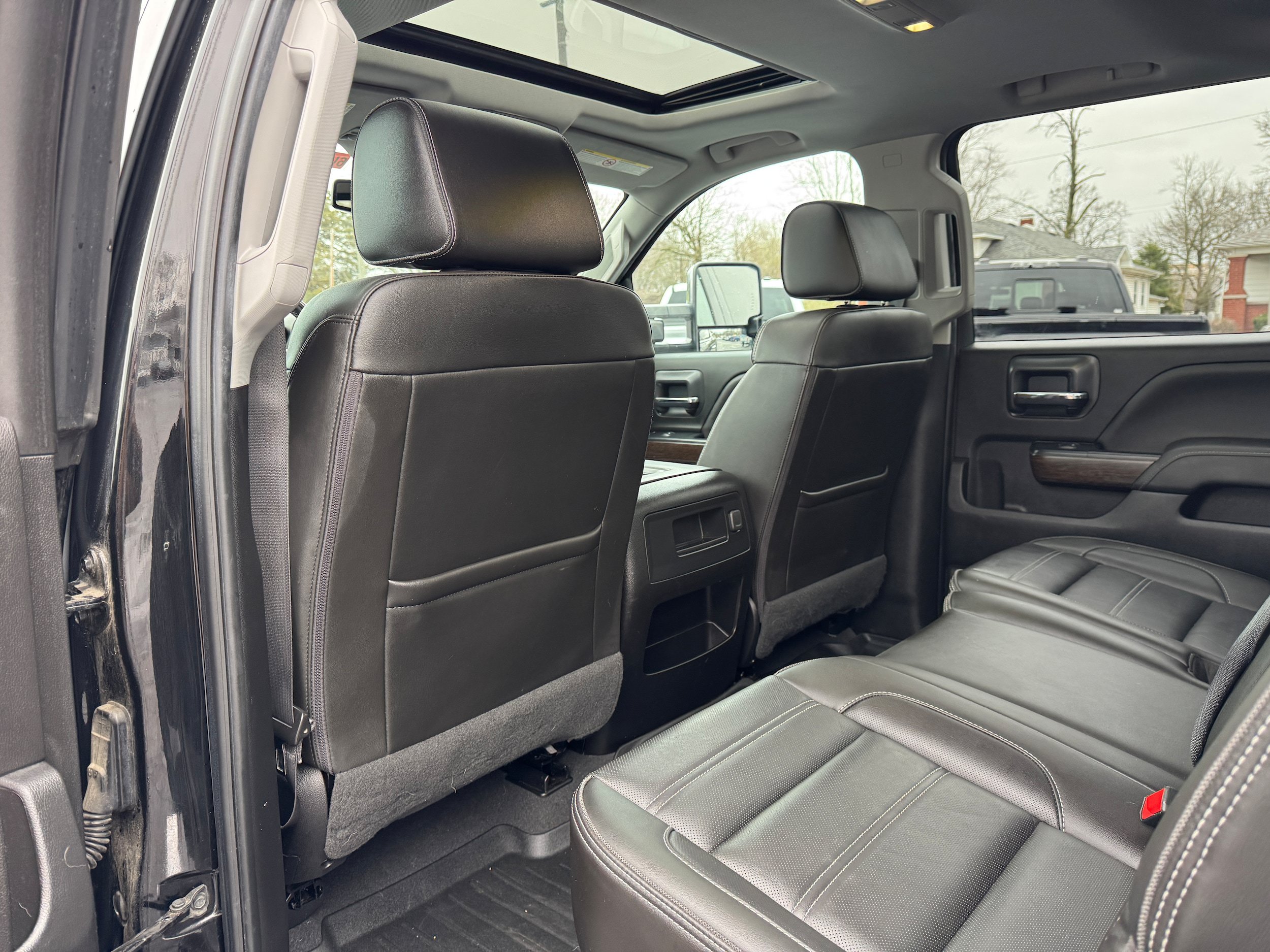 Used 2019 GMC Sierra 2500 Denali w/ Duramax Plus Package AWD/4WD image 13