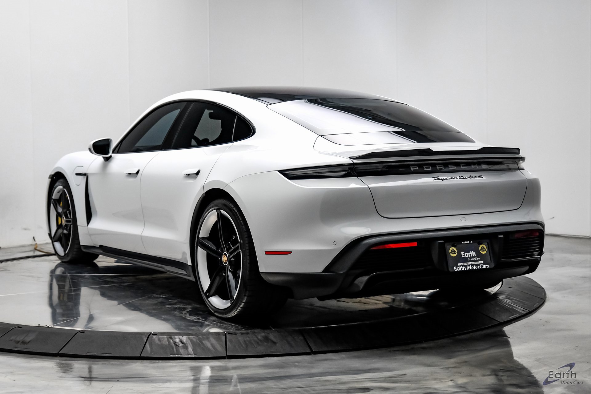 Used 2020 Porsche Taycan Turbo S image 8