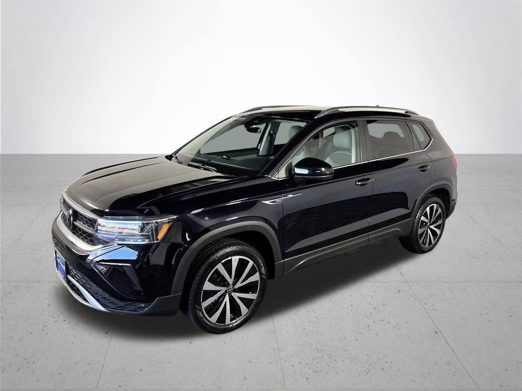 Used 2024 Volkswagen Taos SE FWD image 2