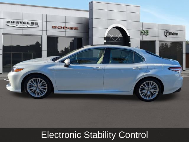 Used 2020 Toyota Camry XLE image 8