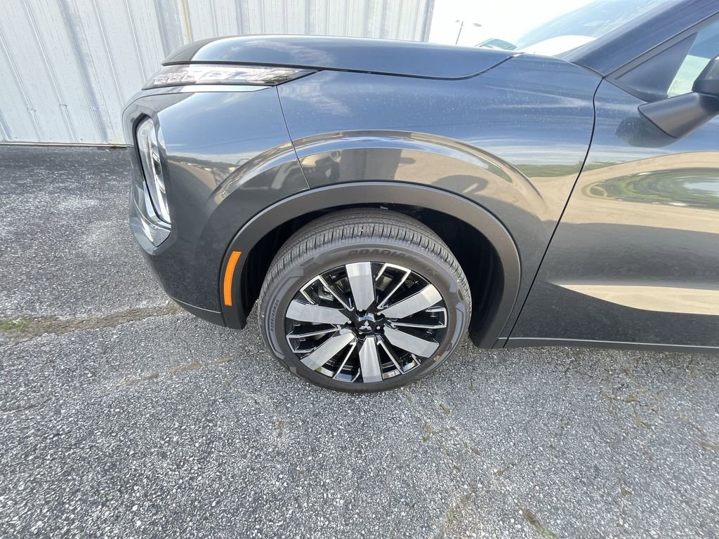 New 2025 Mitsubishi Outlander SE image 10