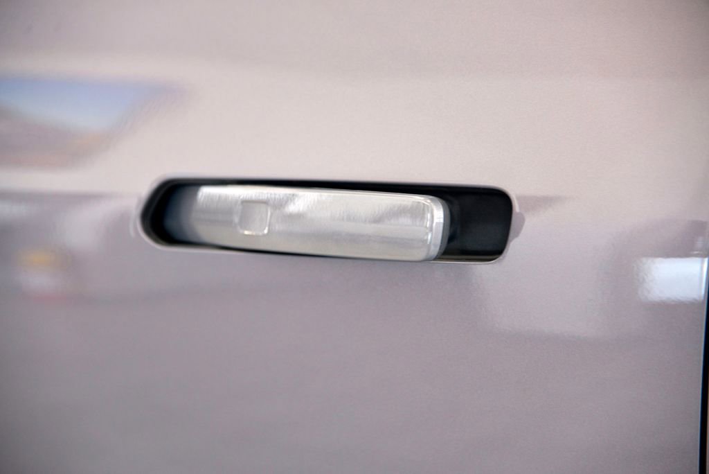 Used 2025 Chevrolet Equinox EV LT w/ Convenience Package image 13