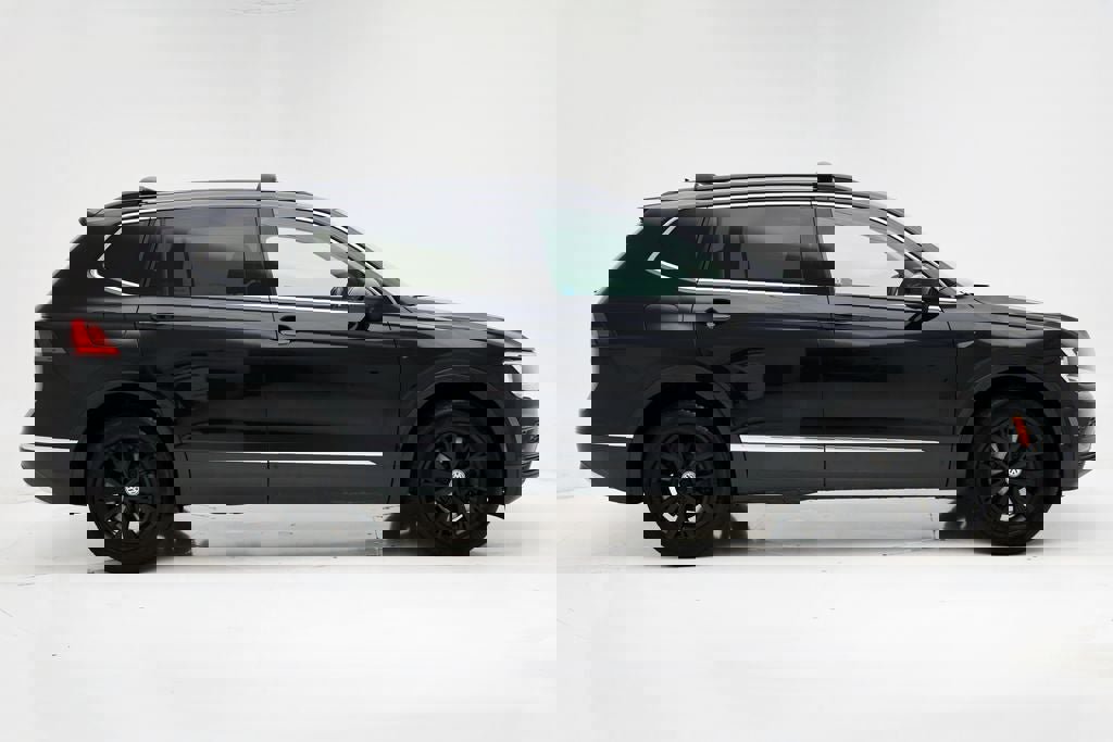 Used 2018 Volkswagen Tiguan SEL image 3