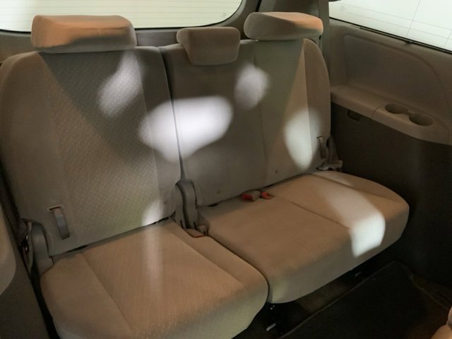 Used 2019 Toyota Sienna LE w/ LE Preferred Package image 38