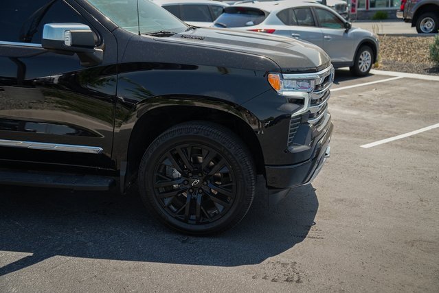 Used 2024 Chevrolet Silverado 1500 High Country w/ Technology Package image 3