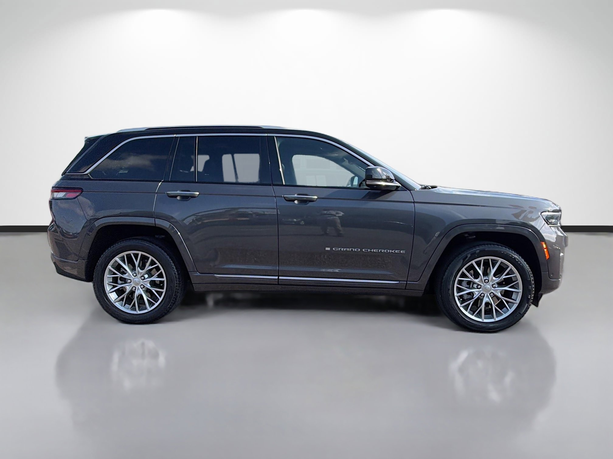 Used 2024 Jeep Grand Cherokee Summit w/ Advanced Protech Group IV image 2