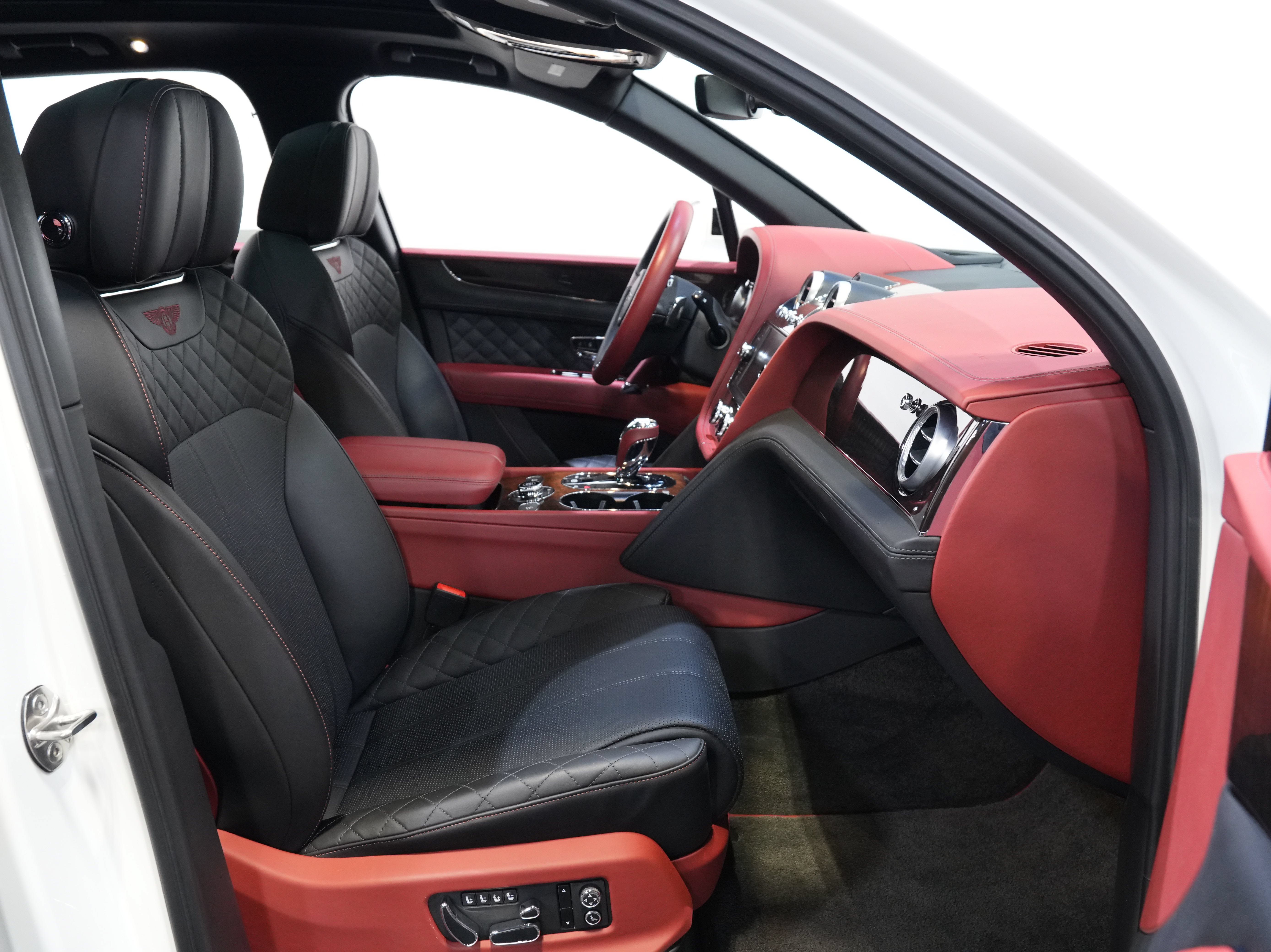 Used 2018 Bentley Bentayga AWD/4WD image 35