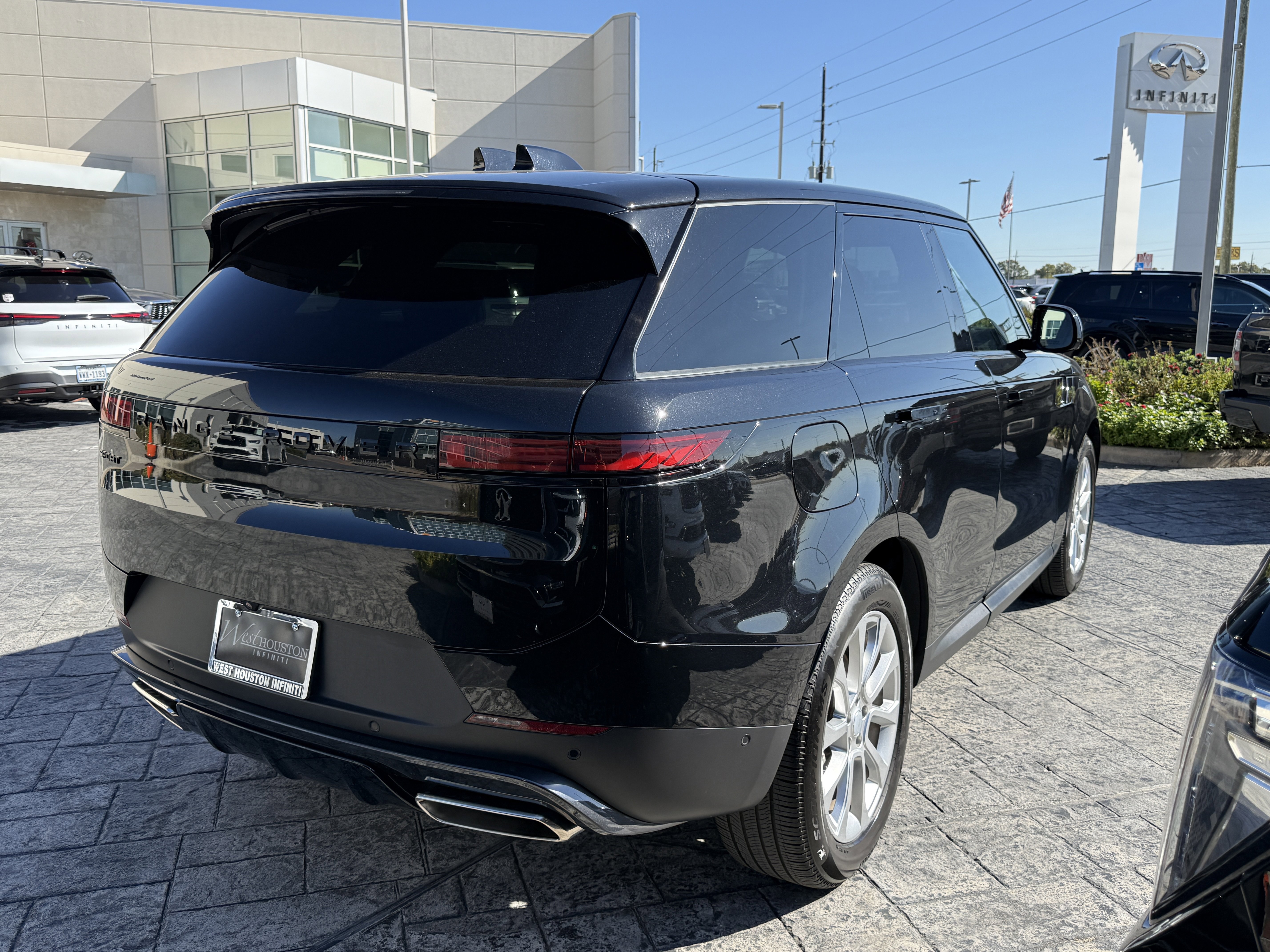 Used 2025 Land Rover Range Rover Sport SE image 7