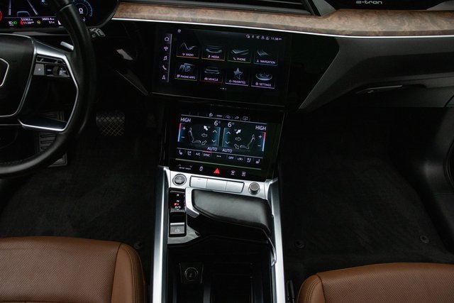 Used 2022 Audi e-tron Premium Plus w/ Premium Plus Package image 24