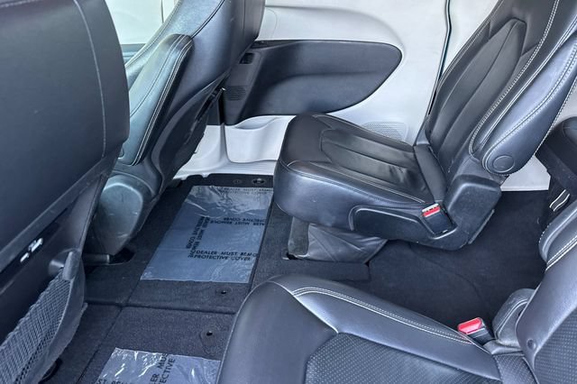 Used 2022 Chrysler Pacifica Touring-L FWD image 14