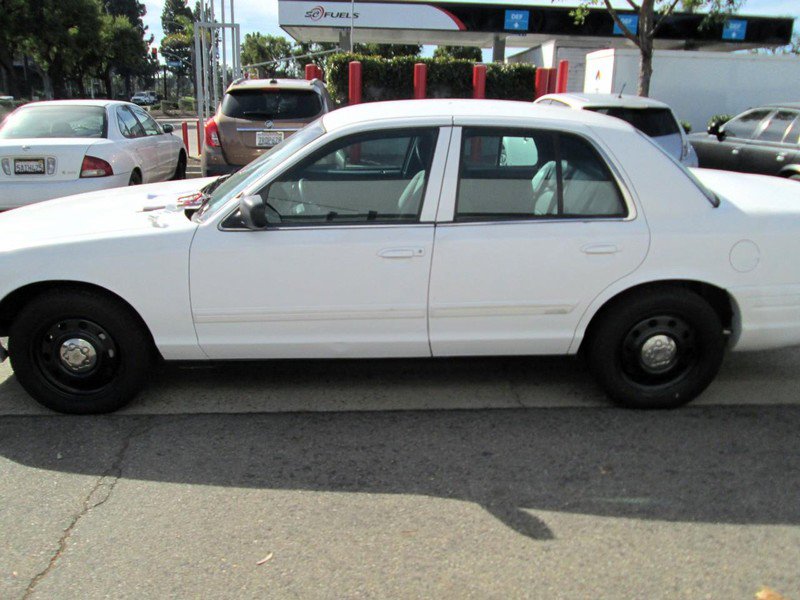 Used 2011 Ford Crown Victoria Police Interceptor w/ Radio Suppression Pkg RWD image 2