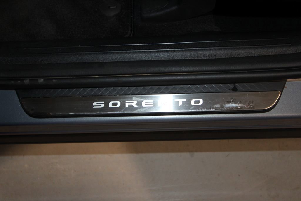 Used 2025 Kia Sorento SX AWD/4WD image 7