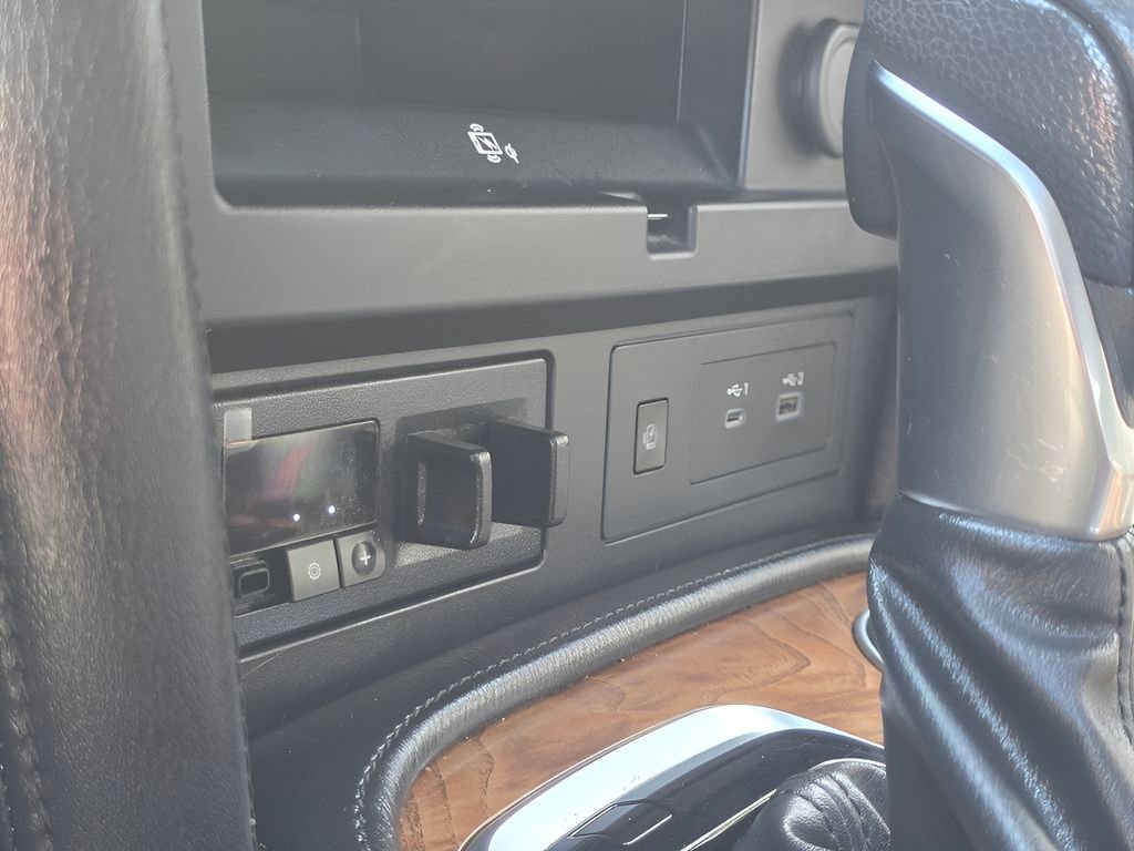 Used 2021 Nissan Armada SL w/ Captain's Chairs Package image 30