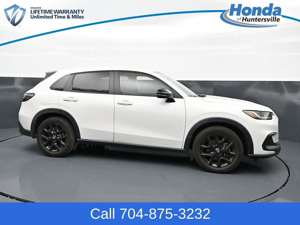 Used 2023 Honda HR-V Sport image 9