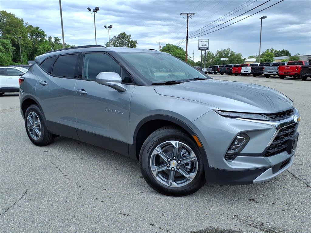 New 2026 Chevrolet Blazer LT w/ Convenience Package AWD/4WD image 2