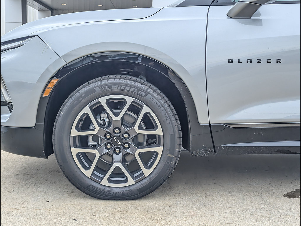 New 2026 Chevrolet Blazer RS w/ LPO, Floor Liner Package AWD/4WD image 10