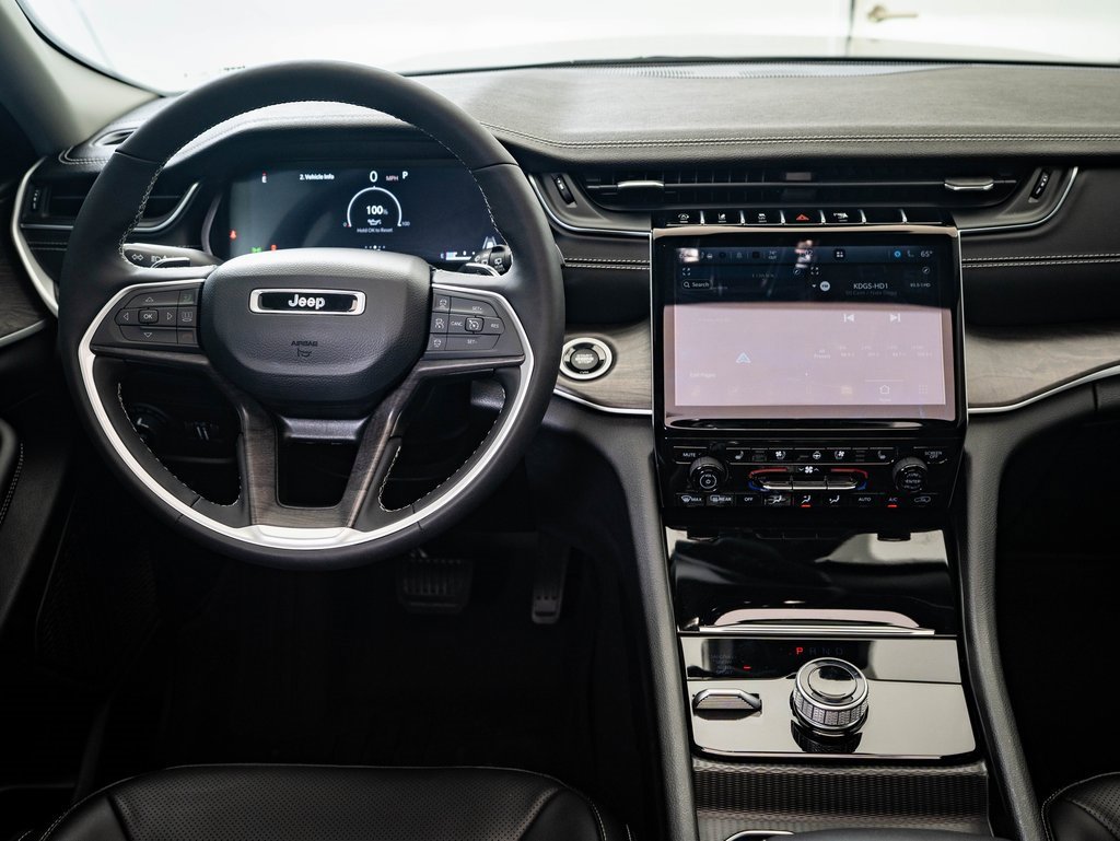 Used 2024 Jeep Grand Cherokee Limited w/ Luxury Tech Group II image 30