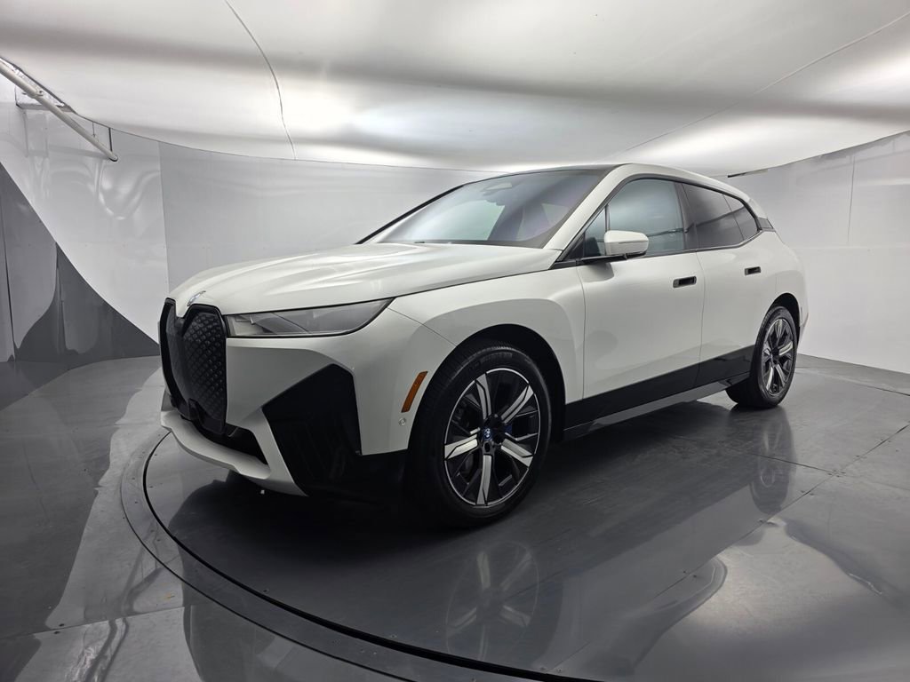 Used 2023 BMW iX xDrive50 w/ Sport Package image 8