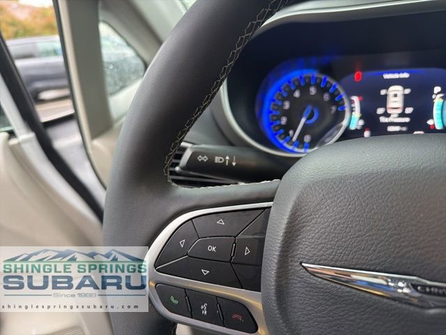 Used 2024 Chrysler Pacifica Touring-L FWD image 39