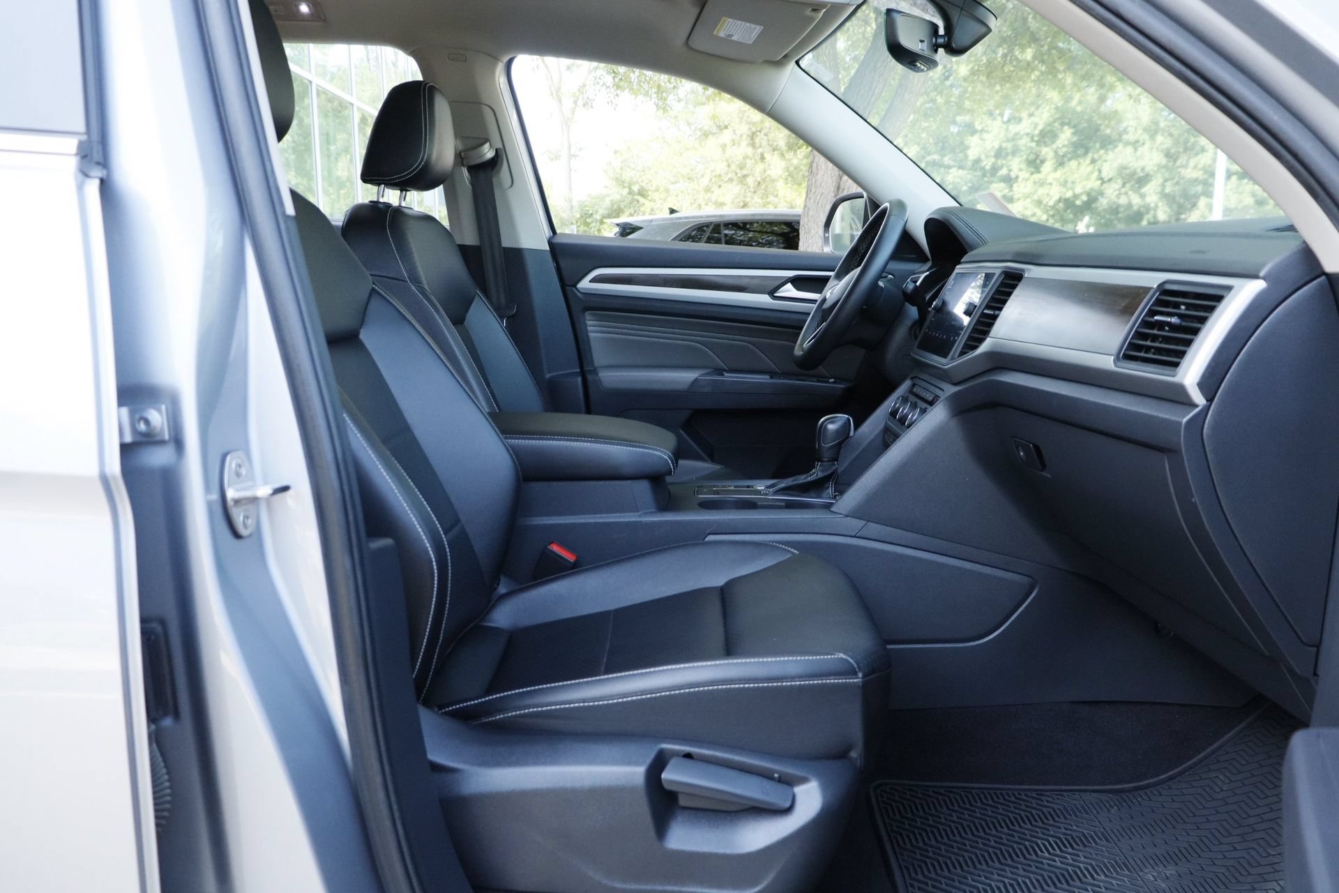 Used 2021 Volkswagen Atlas SE w/ Panoramic Sunroof Package FWD image 21