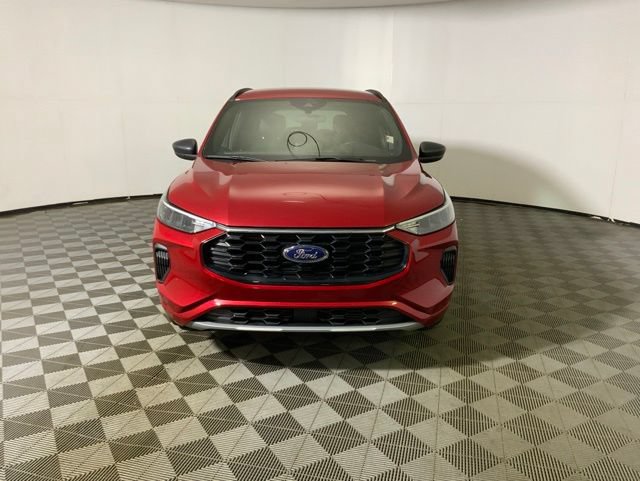 Used 2024 Ford Escape ST-Line w/ Cold Weather Package FWD image 2