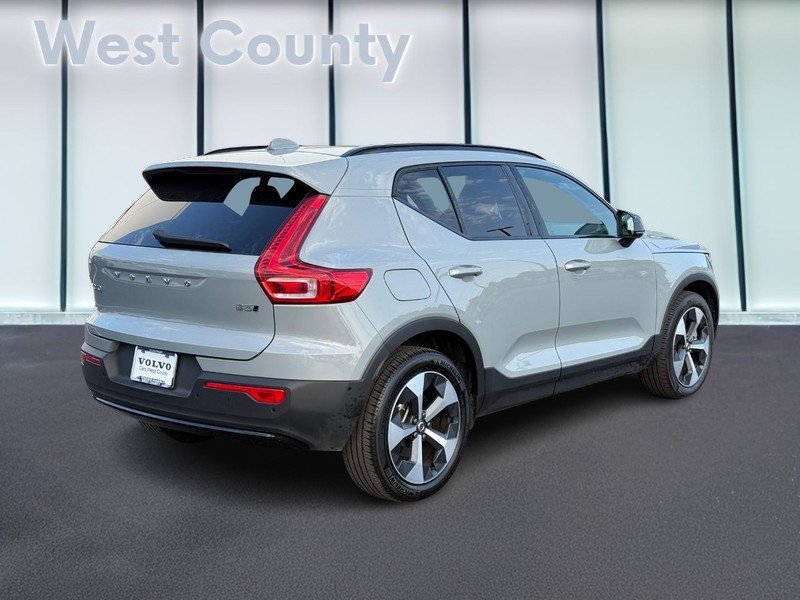 Used 2026 Volvo XC40 B5 Plus AWD/4WD image 4