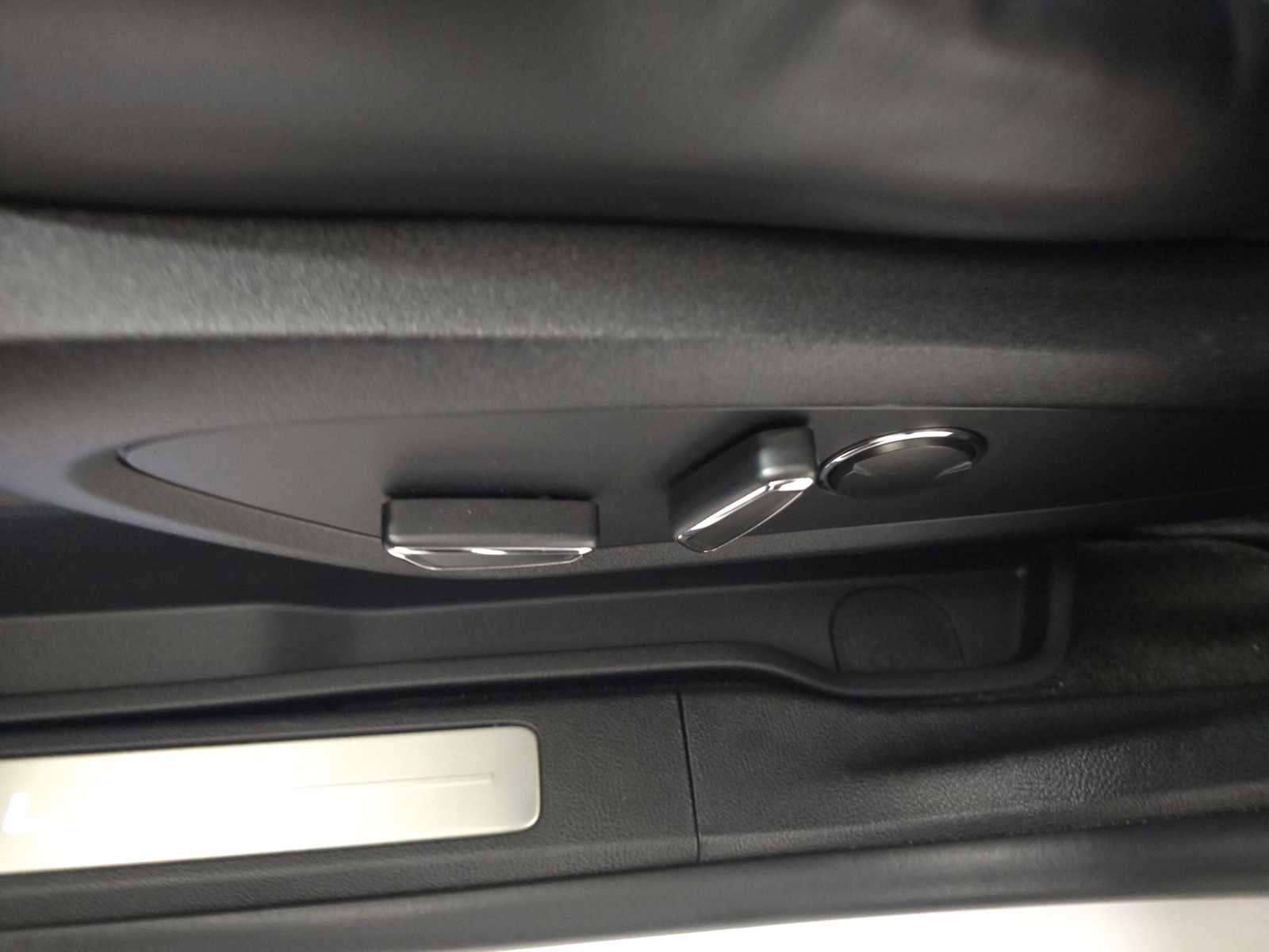 Used 2016 Lincoln MKC Reserve image 23