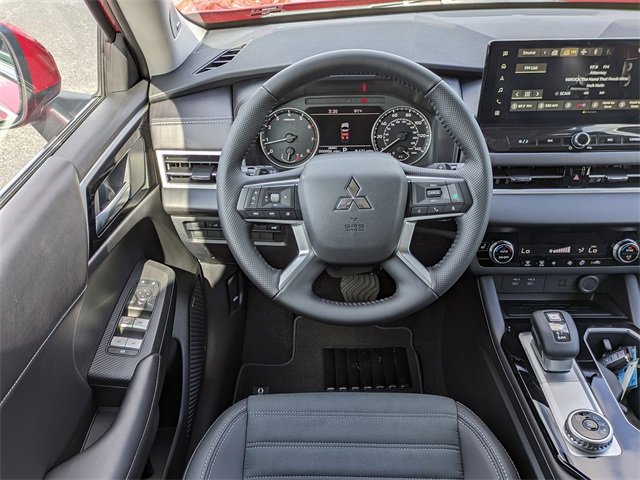 New 2025 Mitsubishi Outlander SE image 17