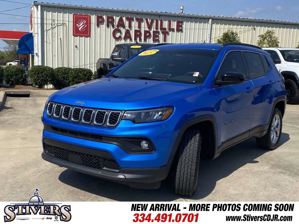 Used 2025 Jeep Compass Latitude image 3