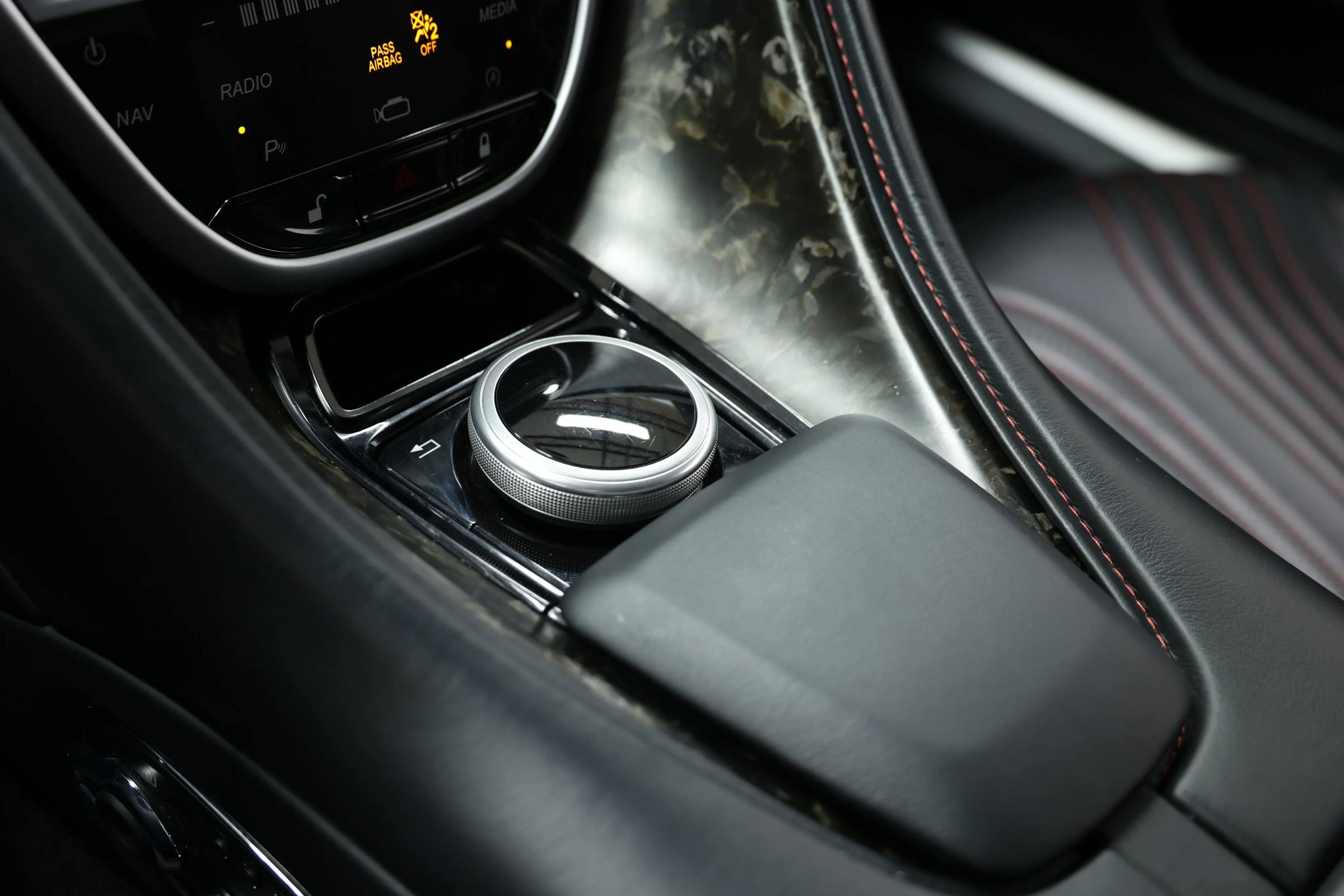 Used 2018 Aston Martin DB11 Coupe image 39